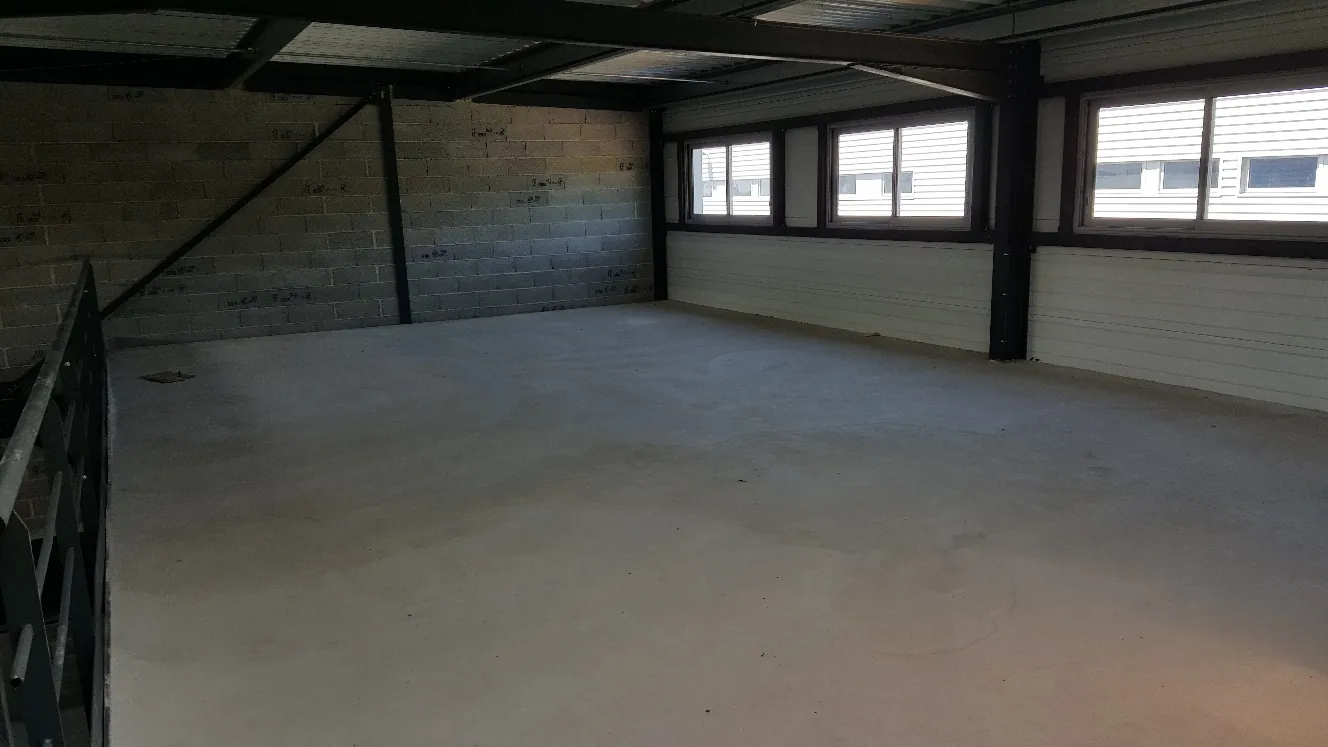 Plateau mezzanine du local de stockage G2-33, Garosud Montpellier