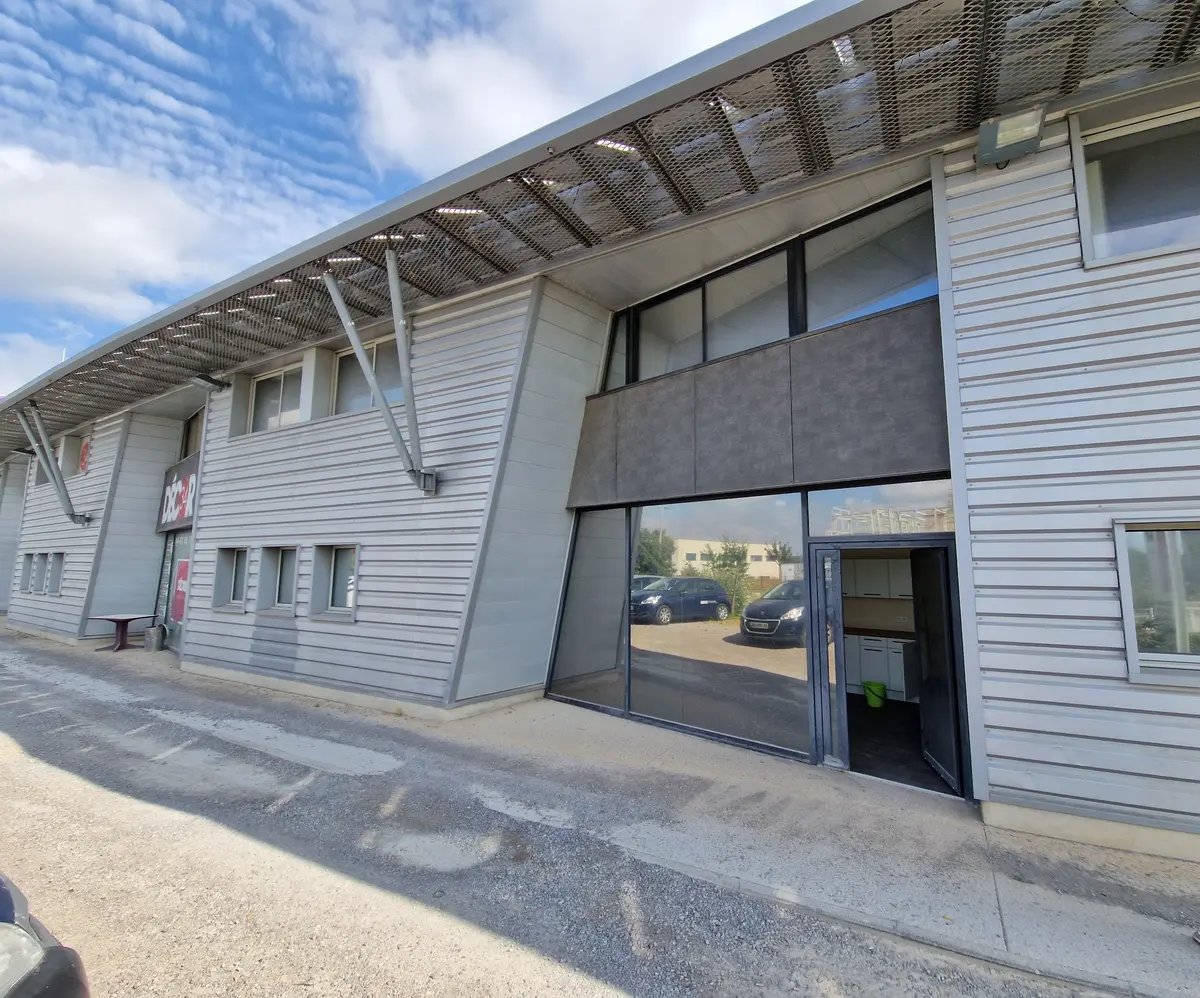 Bâtiment Garosud façade panneaux solaires